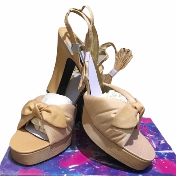 Chinese Laundry cream lace-up heels sandals NIB - Picture 15 of 16